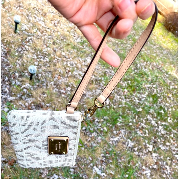 Michael Michael Kors Monogrammed White Saffiano Leather Wristlet; EUC